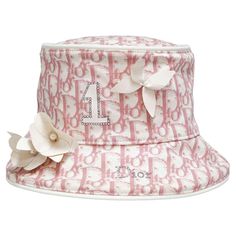 Condition : very good Made in France Gender: woman Size: 57 Material : cotton Colors : pink and white French Hats, Dior Bucket Hat, Dior Diorissimo, Pink Bucket Hat, White Bucket Hat, Dior Hat, Leather Beret, Monogram Hats, Luxury Gifts For Her