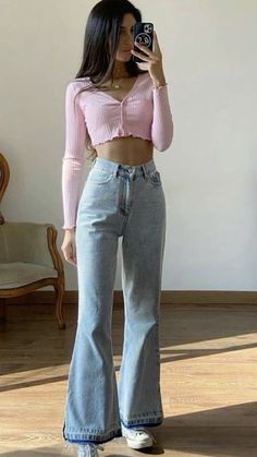 ━ 𝐡𝐚𝐳𝐞𝐥 ☻ Adrette Outfits, High Waisted Flare Jeans, Causual Outfits, Crop Top Outfits, Indie Outfits, Teenage Fashion Outfits, Teen Fashion Outfits