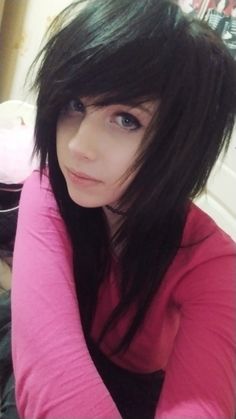 Long Black Scene Hair, 2000s Scene Hairstyles, Emo Hair Styles Long, Grunge Sleaze Aesthetic, Cute Emo Haircuts, Emo Hair Inspiration, Black Emo Hairstyles, How To Style Scene Hair, Emo Haircuts For Women