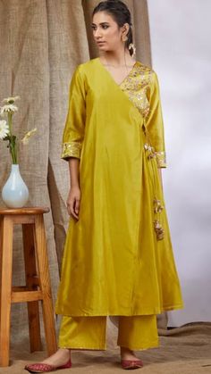 Angrakha Kurta For Women, Kurta Designs For Women, A Line Kurti Designs, Angrakha Style Kurta, Yellow Suits, Bernina Serger, Lucknowi Kurta, डिजाइनर कपड़े, Silk Kurti Designs