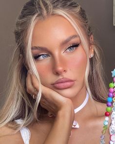 Doe Eyed Makeup Look, Cute Make Up Looks Natural, Prom Makeup For Blonde Hair, Prom Makeup Blonde, Simple Fancy Makeup Looks, Fun Party Makeup, Formal Blonde Hairstyles, Natural Makeup Looks For Senior Pictures, Prom Makeup For Blue Eyes Blonde Hair Blue Dress