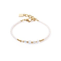 The Square Stripes bracelet in gold and white is a wonderful piece of jewellery that embodies elegance and style! This bracelet in a unique shape-mix design is a wonderful addition to the necklace.