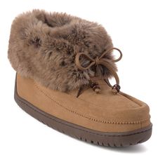 Quarks online shoe store offers a wide range of shoes, slippers, boots & sandals for women, men and kids. Top brands include Ugg, Ecco, Clarks, Sorel and much more! Manitobah Mukluks, Slippers Boots, Winter Walk, Shoes Slippers, Sandals For Women, Shoe Store, Boot Sandals, Shoes Online, Running Errands