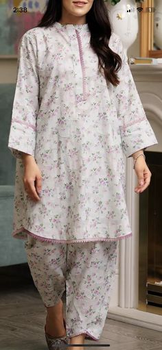 Simple Suits Neck Designs, Floral Suits Women Indian, Printed Shalwar Kameez Design, Loan Dress Design, Suit Designs Indian Style Latest Cotton, Saniya Shaikh, Eastern Clothes, Desi Casual, Plazzo Suit