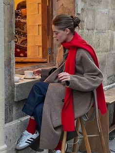 Looks Adidas, Scarf Outfit, Paris Mode, Looks Street Style, Mode Inspo, Looks Chic, 가을 패션, Mode Vintage, Looks Style