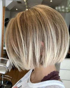 A Line Hairstyles Short, Inverted Bob Hairstyles For Fine Hair Round Faces, Short One Length Bob, Short Blonde Hair Bobs, Hair Dye Color Ideas, Short Hair Inspiration, Summer Nail Art Designs, Kort Bob, Inverted Bob Hairstyles