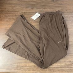 Brand New. Never Worn.I Carefully Package And Ship Immediately. Let Me Know If You Have Any Questions. Woman’s Sz 2x Touch The Follow Bottom To Get Updated Every Day About New Deals. Don’t Be Afraid To Offer! Nike Solid Color Loungewear Bottoms, Nike Stretch Pants For Loungewear, Nike Solid Color Loungewear Pants, Nike Stretch Bottoms For Loungewear, Nike Stretch Cotton Sweatpants, Nike Stretch Solid Color Pants, Nike Stretch Pants, Nike Stretch Cotton Pants, Nike Full Length Casual Leggings