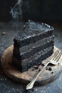 #black #dramatic #trending - Black layers with metallic accents Gothic Desserts, Dark Desserts, Black Velvet Cake Recipe, High Altitude Cake Recipe, Chocolate Velvet Cake, Black Velvet Cake, Blackout Cake, Black Cocoa Powder, Black Velvet Cakes