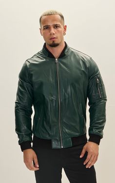 Modèle # 7749 Casual Green Fitted Leather Jacket, Green Leather Jacket With Pockets For Work, Casual Green Leather Jacket For Work, Casual Green Leather Jacket For Winter, Fitted Dark Green Outerwear For Fall, Classic Green Leather Outerwear, Green Leather Casual Outerwear, Green Casual Leather Outerwear, Casual Green Leather Outerwear