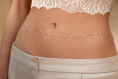 Jóias Body Chains, Aesthetic Lookbook, Aesthetic Jewellery, Belly Piercing Jewelry, Jewellery Aesthetic, Waist Jewelry, Accessories Organizer, Jewellery Trends, Jewellery Ring