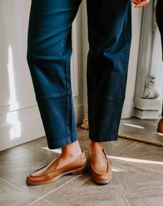 These versatile pant styles are key for your capsule wardrobe! Whether you want to build stylish fall outfits or look good all year round - these bottoms are key - and they're not just for fall fashion! Wearing an Everlane Utility barrel pants outfit with brown leather loafers and a navy sweater Brown Calf Leather Loafers With Textured Sole, Timeless Leather Loafers With Buckle Closure, Brown Buckle Closure Loafers For Fall, Barrel Pants Outfit, Navy Slip-on Loafers With Leather Sole, Barrel Pants, Bermuda Shorts Outfit, Brown Relaxed Fit Pull-on Pants, Brown Leather Loafers