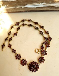 Very beautiful Victorian necklace with Bohemian Garnet rose - Etsy Polska Antique Garnet Pendant Necklace, Victorian Garnet Necklace Gift, Victorian Garnet Necklace For Gift, Victorian Garnet Necklace, Vintage Garnet Gemstone Necklace, Antique Garnet Jewelry For Wedding, Victorian Garnet Jewelry For Wedding, Victorian Round Necklace With Jewels, Natural Bohemian