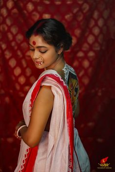 Bengali Puja Saree Look, Durga Maa Look Photoshoot, Agomoni Look, Bengali Durga Puja Look, Bengali Look For Durga Puja, Bengali Look Photoshoot, Bengali Traditional Look, Agomoni Photoshoot, Durga Puja Photoshoot