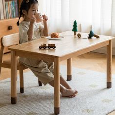 The table legs in the shape of matchsticks are made of oak and black walnut in contrasting colors, Multi-purpose table, children's table "paradise" where children learn, do handicrafts, play games, eat... use it everywhere in life! Reading and learning Kids Study Table, Girl Desk, Childrens Desk, Student Home, School Desk, Childrens Table, Student Desks, Kid Desk, Wood Wax