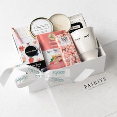 #BOSS Gift Box – A sleek white and gold gift box filled with luxury chocolate, candles, tea, and more for celebrating promotions, milestones, and achievements. Boss Gift Basket, Relaxing Gift Ideas, Berry Tea, Milk Chocolate Bar, Essential Oil Spray, Job Promotion, Boss Gift, Wooden Pencils, Curated Gift Boxes