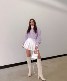 Tennis Skirt Outfits, White Boots Outfit, Tennis Skirt Outfit, White Tennis Skirt, Chique Outfits, Purple Outfits, Looks Chic, Spring Outfits Casual, Outfit Casual