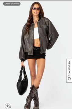 Emma Chamberlain Puffer Jacket, Princess Polly Leather Jacket, Winter Festival Outfits, Fun Concert Outfits, Boho Concert Outfit, Denim Jacket Styling, Winter Festival Outfit, Fall Jackets Outfit