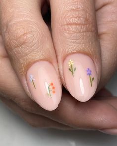 Subtle Flower Nail Art, Minimal Flower Nail Art, Mini Flower Nails, Tiny Nail Art, Tiny Flower Nails, Flower Wedding Nails, Little Flower Nails, Baptism Nails, Autumn Biab