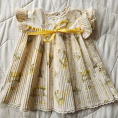 Kate Greenaway print accordian pleat top size 9/12m? modern or could be worn larger as a top. I didn't notice any issues. There was a brand tag but it has been cut off. Measures 14 inches shoulder to hem and is an open width. Yellow Pleated Dress For Daywear, Spring Daywear Pleated Dress With Accordion Pleats, Spring Daywear Dress With Accordion Pleats, Spring Cotton Pleated Dress, Summer Short Sleeve Dress With Accordion Pleats, Kate Greenaway, Pleat Top, Nov 2, Brand Tags