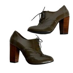 Robert Clergerie Green Leather Lace Up Oxfords Block Heel Size 7 Heel approx 3 3/4 in #robertclergerie #oxfords Glamourous Heels, Sole Sisters, Robert Clergerie, Leather Lace, Shoe Style, Green Leather, Leather And Lace