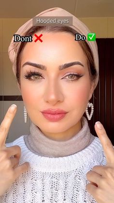 Hooded Eyes Makeup, Makeup For Hooded Eyelids, Teknik Makeup, Makeup For Small Eyes, Eyeshadow For Hooded Eyes, Hooded Eye Makeup Tutorial, Small Wing, Hairstyles Beach