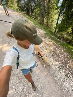 Outdoor Enthusiast Aesthetic, Cute Camping Outfits Summer Casual, Dolomites Outfit Summer, Summer Outfits Hiking, Camping Astethic Outfits, Hiking Clothes Aesthetic, Hike Aesthetic Summer, Dolomites Outfit, Oregon Outfits Summer