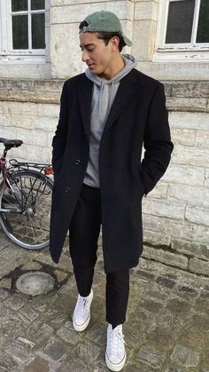 Formal Hoodie Outfit Men, Europe Winter Outfits Man, New York Men’s Winter Outfits, Men’s New York Winter Outfits, Black Coat Men Outfit, New York Outfits Men Winter, Nyc Winter Outfits Men, Men Paris Outfit, London Style Men