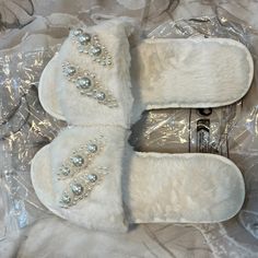 New Never Worn Women Faux Pearl Decor Fluffy Bedroom Slippers, Fashion Indoor Home Slippers Euro 38-39 Us Size 7-8 Cream/Off White Color Cream Colored Heels, Fluffy Bedroom, Cute Black Heels, Orange Flats, Gold Applique, Shein Shoes, Chunky Platform Sandals, Bedroom Slippers, White Sandals Heels