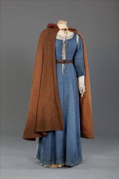 Medieval Dress Peasant, Medieval Dress Pattern, Medieval Peasant, Dress Trending, Gaun Abad Pertengahan, Medieval Clothes, Woolen Dresses, Medieval Costume, Medieval Clothing