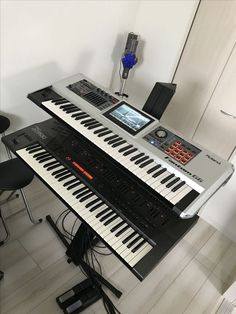 an electronic keyboard sitting on top of a table