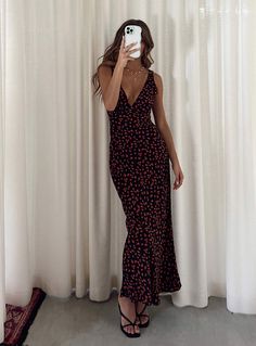 Nellie maxi dress black/red floral Printed Chiffon Blouse, Long Fitted Dresses, Polka Dot Maxi Dresses, V Neck Midi Dress, Mode Inspo, Maxi Gowns, Black Maxi, Buy Now Pay Later, Types Of Skirts