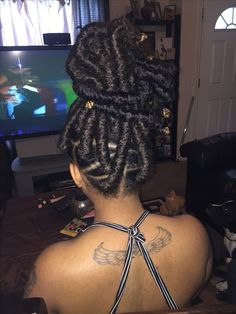 follow @ onlyonejas for more pins  ; dailyyyyy ! ♥️ Elegant Dreadlocks Hairstyles Black Women, Chunky Locs Hairstyles, Soft Locs Mid Back Length, Chunky Faux Locs, Hair Colorful, Natural Beauty Treatments, Hair Laid