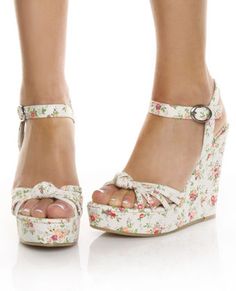 Lulu's Desert Queen, Floral Wedges, Dr Shoes, Womens Trendy Dresses, Floral Heels, Fancy Shoes, Cute Heels, Girly Shoes, Aesthetic Shoes