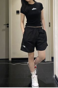 Black Casual Outfit, Retro Summer Outfits, Boyish Outfits, Clothes Y2k, Everyday Fashion Outfits, Tomboy Outfits, Tomboy Style Outfits, Quick Outfits