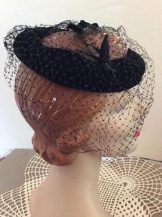 Vintage 1950s 1960s Black Velvet ringlet with veiling. Has little feathers on one side.CONDITION: Good**WE APOLOGIZE~BUT WE CAN NO LONGER SHIP TO ITALY OR SPAIN. WE HAVE INCURRED TOO MANY ISSUES WITH SHIPPING. PACKAGES GOING MISSING..DAMAGED...ETC. IF ORDERS COME IN FROM ITALY OR SPAIN, WE WILL HAVE TO CANCEL THEM AND REFUND YOUR MONEY. SORRY FOR THIS INCONVENIENCE. BUT WE CAN NO LONGER DEAL WITH THESE ISSUES. THANK YOU FOR UNDERSTANDING** Vintage Black Fascinator For Party, Vintage Evening Fascinator With Feathers, Vintage Black Fascinator For Wedding, Vintage Wedding Fascinator With Feathers, Black Retro Fascinator For Vintage Events, Black Vintage Fascinator, 1960s Hats, Large Brim Hat, Vintage Clothing Boutique