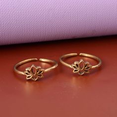 Gold Lotus Toe Ring, Flower Ring, Brass Toe Ring, Adjustable Ring, Foot Jewelry, Gift For Her, Indian Toe Ring, Summer Jewelry Size:- All Size Available In Variation Metal:-Brass ❥ Customers' satisfaction is our biggest priority, please contact us with any questions/queries for future or existing orders, and we will do our best to make sure you are happy with your order. ❥Please make sure to add the correct address during checkout. You can return your purchased item within 15 days after successf Gold Toe Rings Indian, Gold Toe Rings, Gold Lotus, Wedding Plan, Ring Flower, Gold Anklet, Toe Ring, Foot Jewelry, Body Jewellery