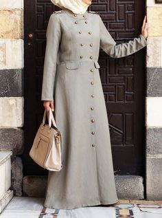 Military Jilbab Abaya Designs Simple, Abaya Coat, Simple Abaya Designs, Burqa Designs, Simple Abaya, Muslimah Style, Muslim Dresses, Neutral Accessories, Elegant Outfit Classy