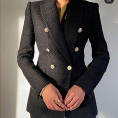 100% Cotton Luxury Long Sleeve Tweed Blazer, Elegant Tailored Tweed Jacket For Fall, Elegant Long Sleeve Tweed Jacket For Fall, Luxury Tweed Blazer For Office, Luxury Double-breasted Tweed Blazer, Elegant Double-breasted Tweed Jacket, Luxury Tweed Office Blazer, Luxury Tweed Winter Blazer, Luxury Long Sleeve Tweed Jacket For Work