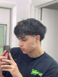 Haircut Low Taper, Low Taper Mullet, Boyfriend Hair, Taper Fade Short Hair, Mens Haircuts Straight Hair, Low Taper, Mens Haircuts Short Hair, Mod Hair, Cortes De Cabello