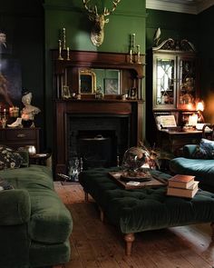 16 Dark Academia Living Room Ideas: Aesthetic Inspiration - StoryNorth Academia Living Room, Dark Academia Living Room, Cottagecore Living Room, Moody Living Room, Dark Living Rooms, 2022 Design, Aesthetic Living Room