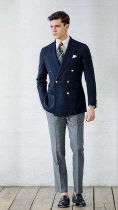 Discover timeless and sophisticated Office Old Money Fashion For Men. Get inspired by 20+ influencer-approved looks to elevate your style in 2024. Old Man Style, Coat Pant For Men, Office Old Money, Party Wear Blazers, Blue Blazer Outfit, Double Breasted Suit Men, Old Money Fashion, Stylish Mens Suits, Blazer Outfits Men