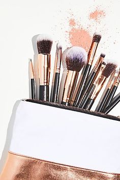 Lux Vegan Complete Brush Set Overnight Beauty Hacks, Micro Photography, Makeup Tray, Korean Beauty Secrets, Painted Faces, Magical Makeup, Photo Board, Beauty Remedies, Beauty Products Drugstore