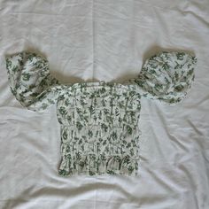 Brand: Abercrombie & Fitch Color: Green & White Condition: Very New (Attached Barcode Tag) Material: Polyester Green Fitted Crop Top For Brunch, Ribbed Top, Abercrombie Fitch, Womens Tops, Green, Women Shopping, White, Color