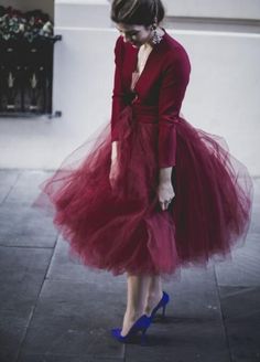 Red Tulle Skirt Outfit, Tulle Skirt Outfit, Knee Length Tulle Skirt, Red Tulle Skirt, Romantic Wine, Tea Length Prom Dress, Tulle Skirts Outfit, Skirt Tulle, Gold Prom Dresses