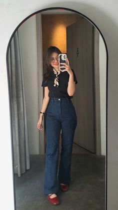 Glasses girl, mirror selfie, red shoes, casual outfit Jeans Formal, Girl Mirror, Outfit Primavera, Inspo Outfit, Shoes Casual, Red Shoes, Casual Outfit, Summer Outfits, Casual Outfits