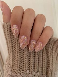 Short Almond Marble Nails, Nail Inspo With Gold Flakes, Gold Flakes Short Nails, Gold Flake Short Nails, Acrylic Nail Designs Gold Flakes, Gold Flakes Nail Art, Cute Nails With Gold Flakes, Manicure With Gold Flakes, Gold And Light Pink Nails