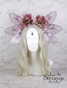 A real must-have statement crown for all fairies! A beautiful pink magnolia flower fairy headdress. The wings are lightweight and far more durable than their glassy appearance might suggest! They are backed with wire, which is what gives them their gorgeous curve. They are flexible to touch, and may be very slightly adjusted to give a deeper/more shallow curve. The headdress is decorated with pink blossoms. Sparkling Swarovski beads hang over the forehead from a silver chain. The ends of the hea Fairy Wing Crown, Hada Makeup, Fantasy Crowns, Garden Fairy Costume, Adult Fairy Costume, Butterfly Headpiece, Fairy Headpiece, Butterfly Crown, Crown Aesthetic