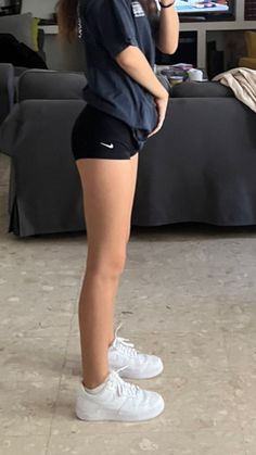 Cute Gym Shorts Outfit, Aestethic Slim Waist, Nike Pro Outfit Ideas, Petite Body Reference, Nike Pro Shorts Outfit Aesthetic, Small Body Type, Nike Pro Shorts Outfit, Slim Back, Small Arms