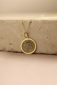 Gold Daisy Flower Pendant - Daisy Gold Necklace ● Material of pendant: Solid Gold 14k ( REAL GOLD ) ● Metal Stamp: 14k ( REAL GOLD ) ● The pendant is available in 5 sizes: - 12,7 mm / 0.5 inches (Diameter) - 14,0 mm / 0,55 inches ( Diameter ) In the photos - 15,3 mm / 0.6 inches ( Diameter ) - 16,5 mm / 0,65 inches ( Diameter ) - 19,1 mm / 0,75 inches ( Diameter ) ( In the photos the size is 14mm / 0.55 inches Diameter ) ( Jump Ring inner diameter: 4 mm ) ● Material of chain: Solid gold 14k ( RE 14k Gold Silver Necklace With Birth Flower, Silver 14k Gold Birth Flower Necklace, Hallmarked Yellow Gold Flower Pendant Necklace, Yellow Gold Flower Pendant Necklace, Anniversary Round Flower Charm Necklace, Yellow Gold Birth Flower Charm Necklaces, Gold Birth Flower Pendant Necklace, White Gold Flower Charm Necklace, Elegant Yellow Gold Jewelry With Pressed Flowers