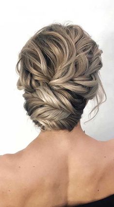 Prom Hair Updo Short Hair Shoulder Length, Medium Length Hairdos Wedding, Bridal Updo Shoulder Length Hair, High Updo Wedding Medium Length Hair, Mid Length Bridal Hair Updo, Bridal Hair Updo Blonde Classy, Classy Updo Hairstyles, Romantic Bridal Hair, Wedding Hair Half